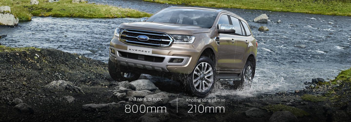 Ford Everest là một dòng SUV có gầm cao khả năng lội nước lên đến 800mm