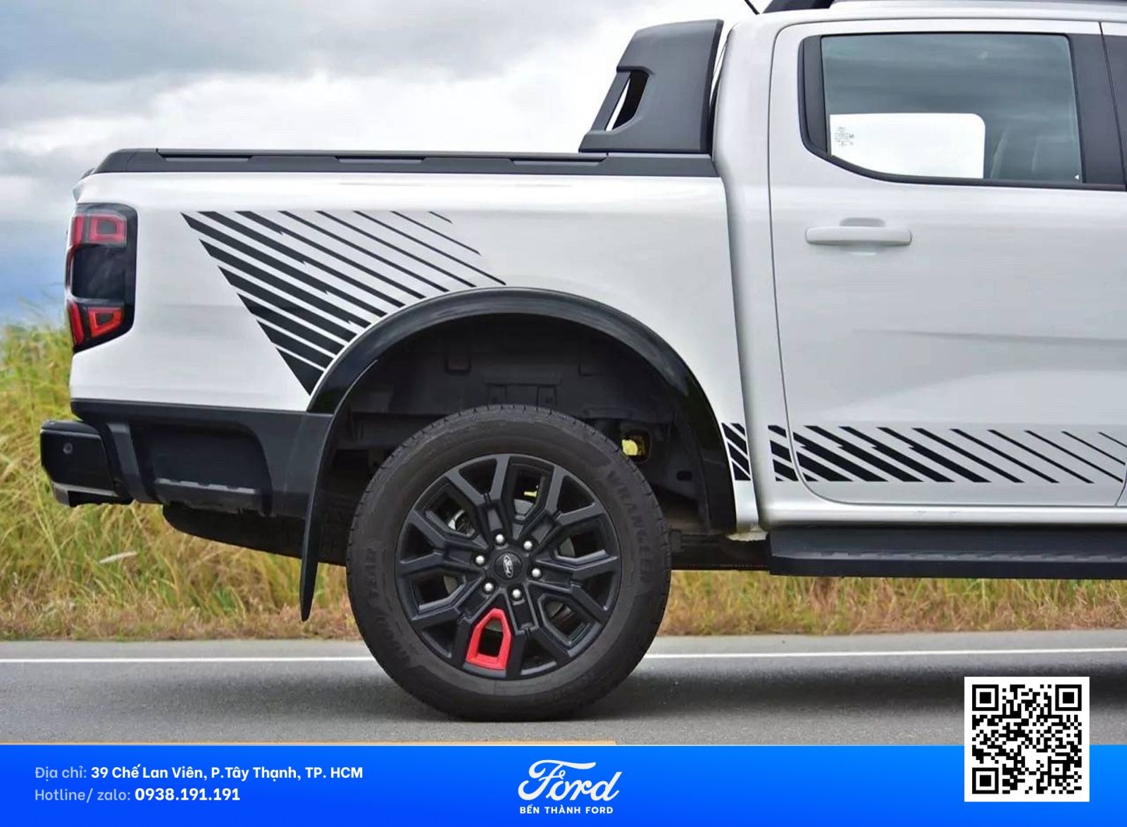 đuôi xe Ford Ranger Stormtrak màu Trắng