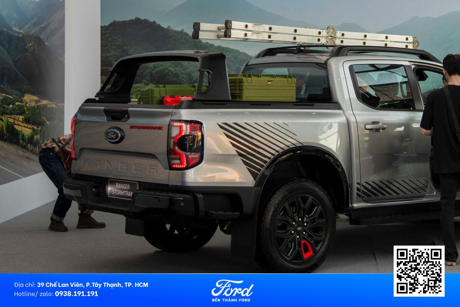 đuôi xe Ford Ranger Stormtrak màu bạc 2026