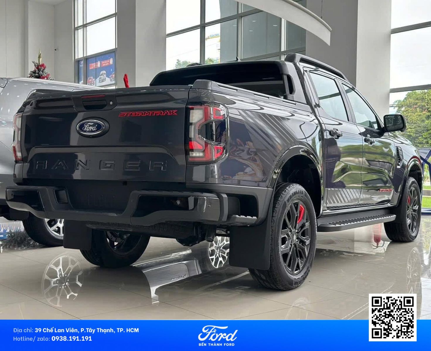 đuôi xe Ford Ranger Stormtrak màu xám đậm 2026