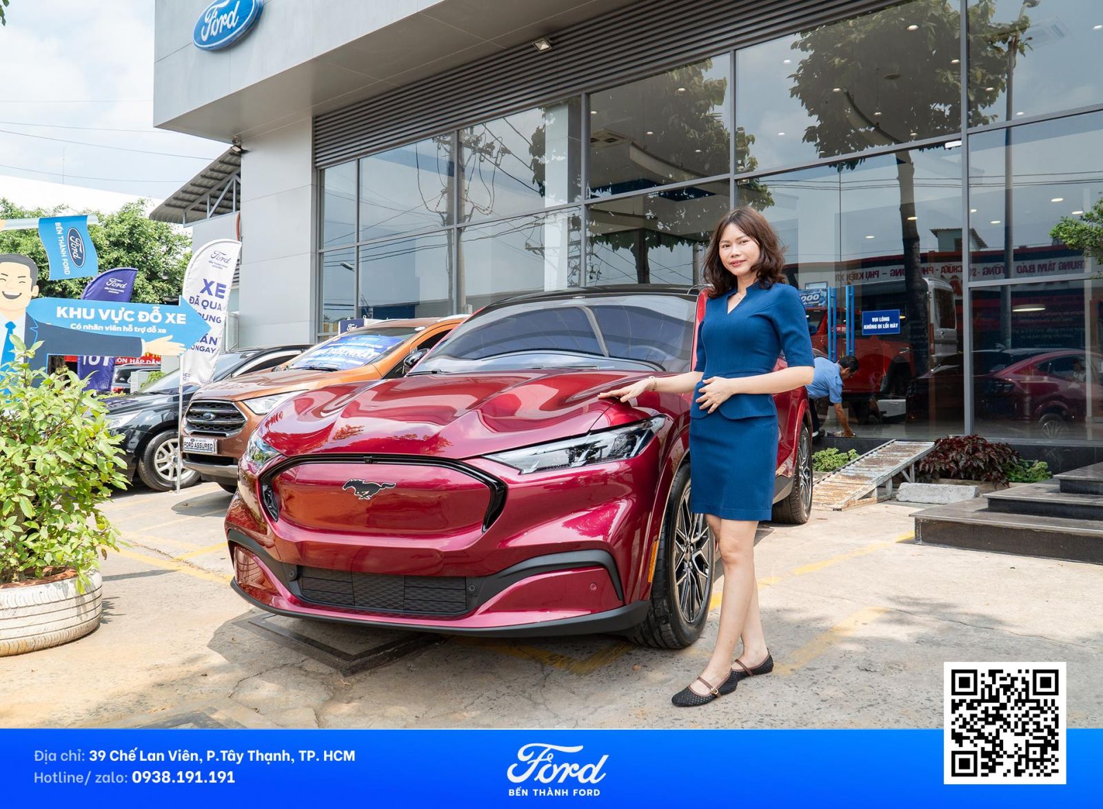 Bàn giao mustang mach E màu đỏ