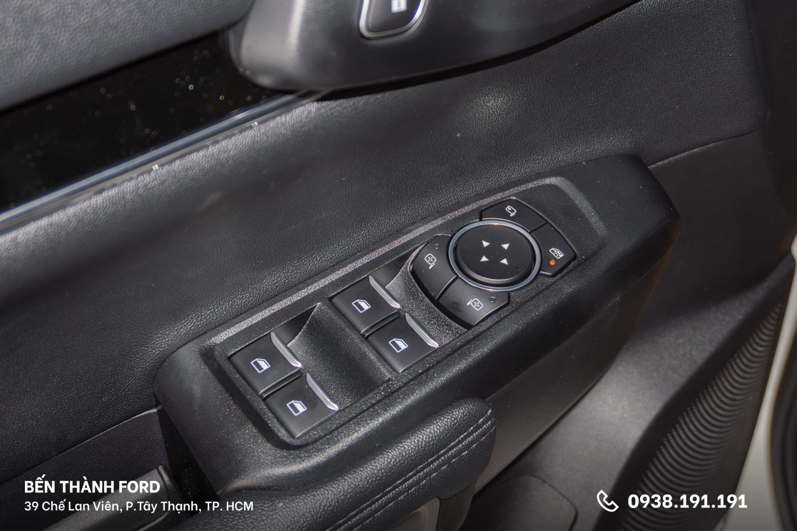 Cụm điều khiển gương và kính điện trên Ranger Stormtrak 