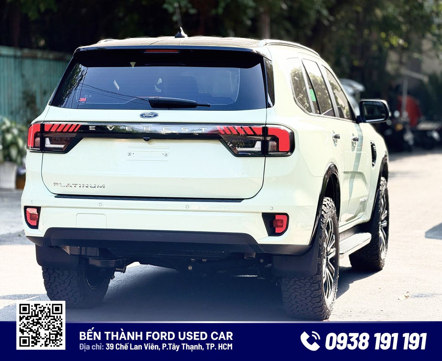 Ford Everest Platinum 2022 cu mau trang