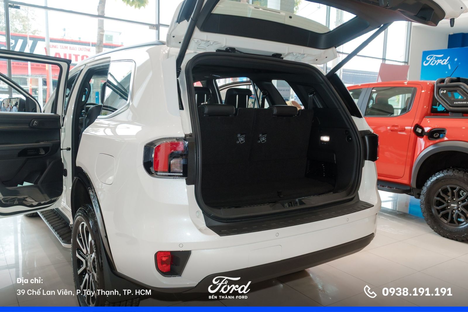 Tinh nang mo cop ranh tay thông minh trên Ford Everest Platinum 4x2