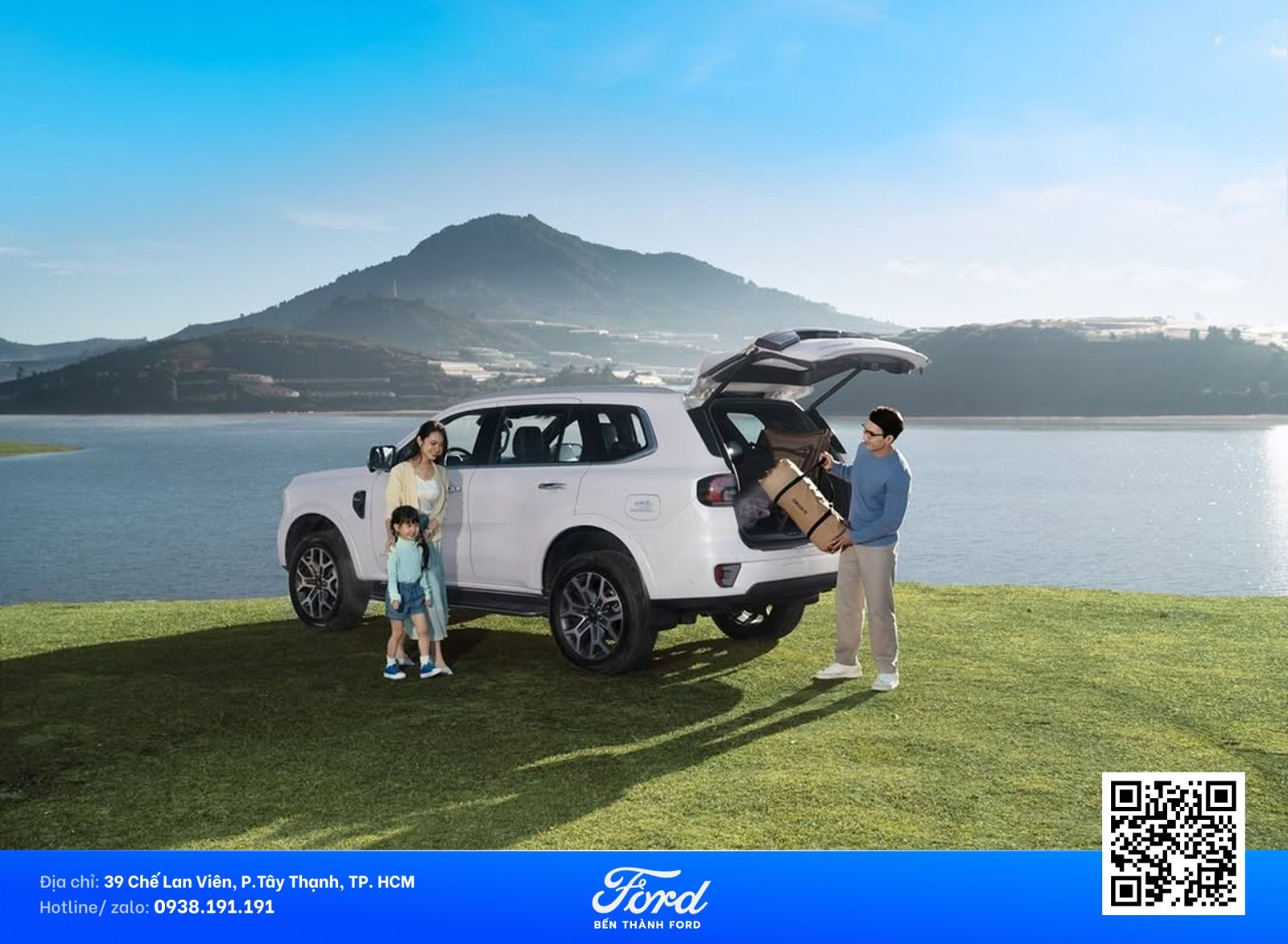 Ford Everest phiên bản titanium màu trắng 