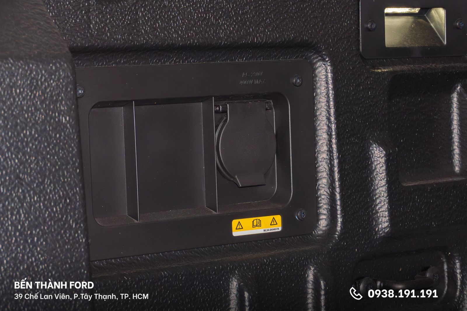 Ổ điện 230V – Tính năng tiện ích trên Ranger Stormtrak