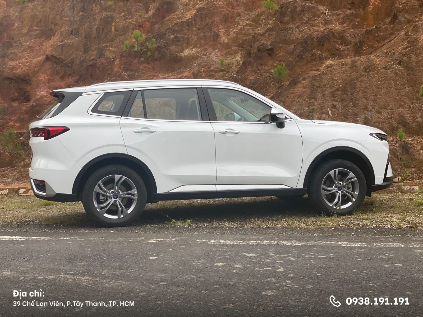 Ford Territory Trend bên hông xe