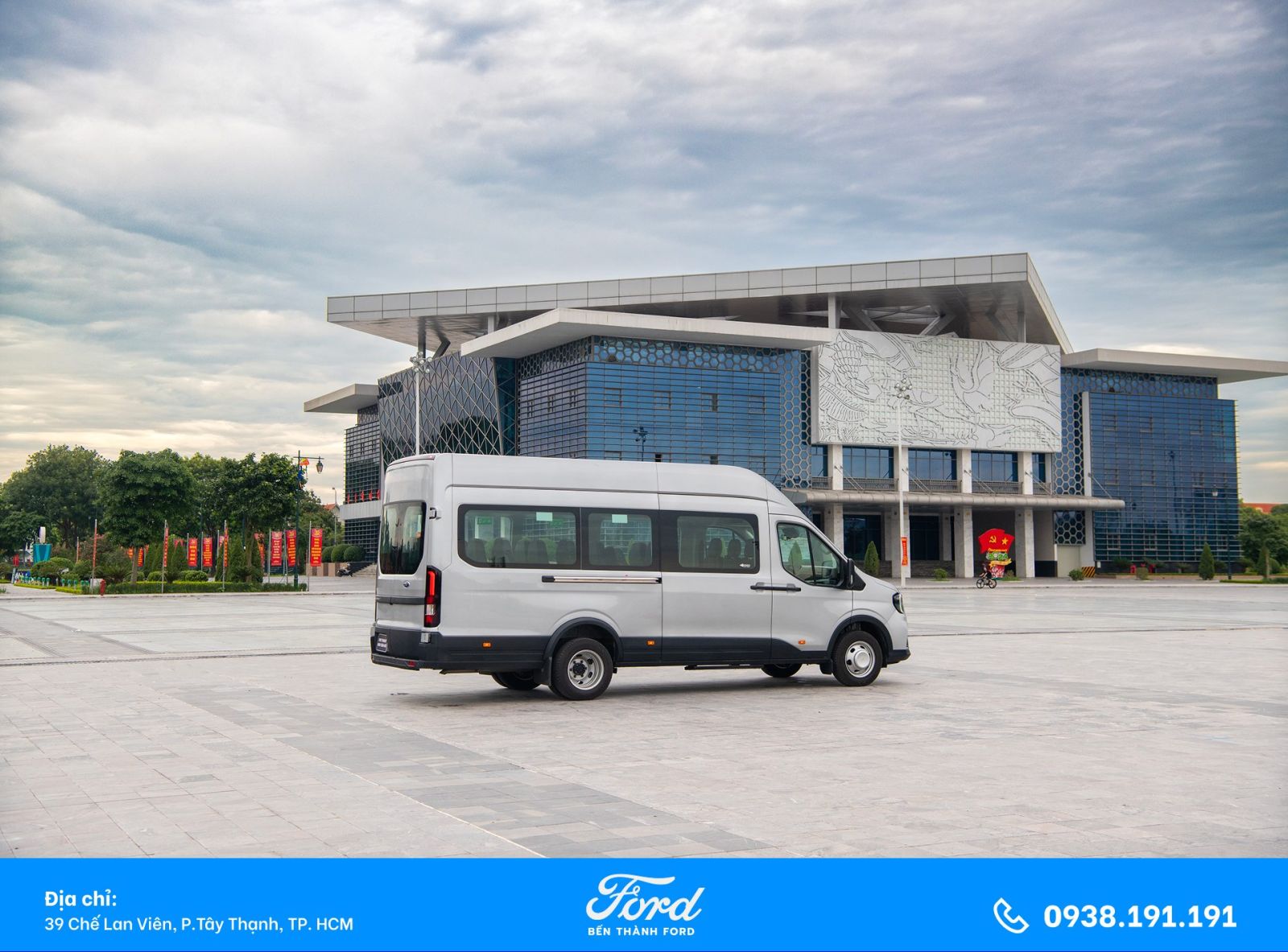 Ford Transit Premium+ tổng thế hiện đại chuyên nghiệp 