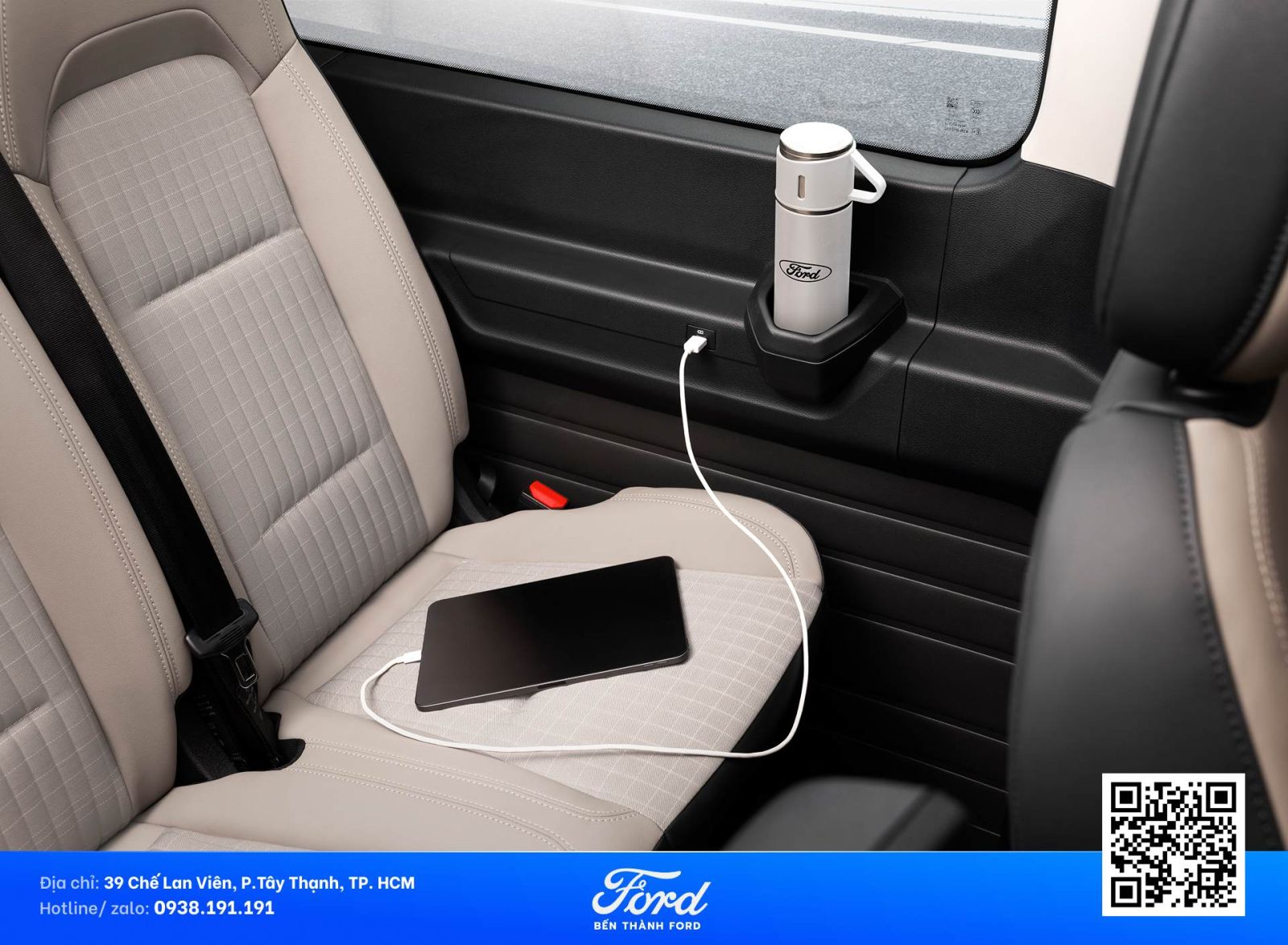 Ford transit premium 16 chỗ nội thất xe trang bị sạc điện thoại