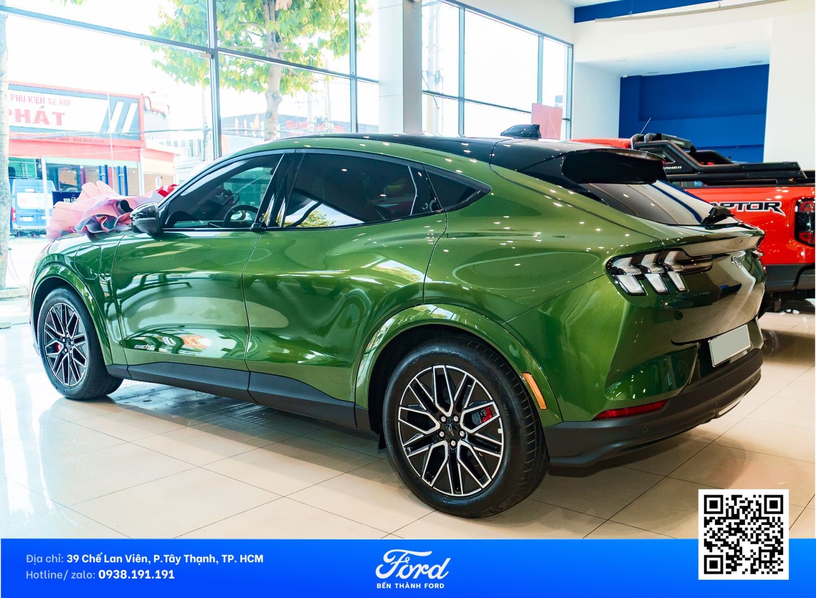 Mustang Mach-E màu xanh thời thượng