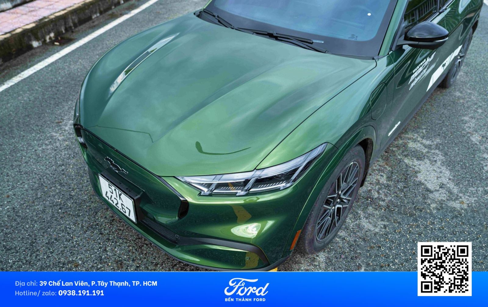 Mui xe Mustang Mach-E màu xanh lá