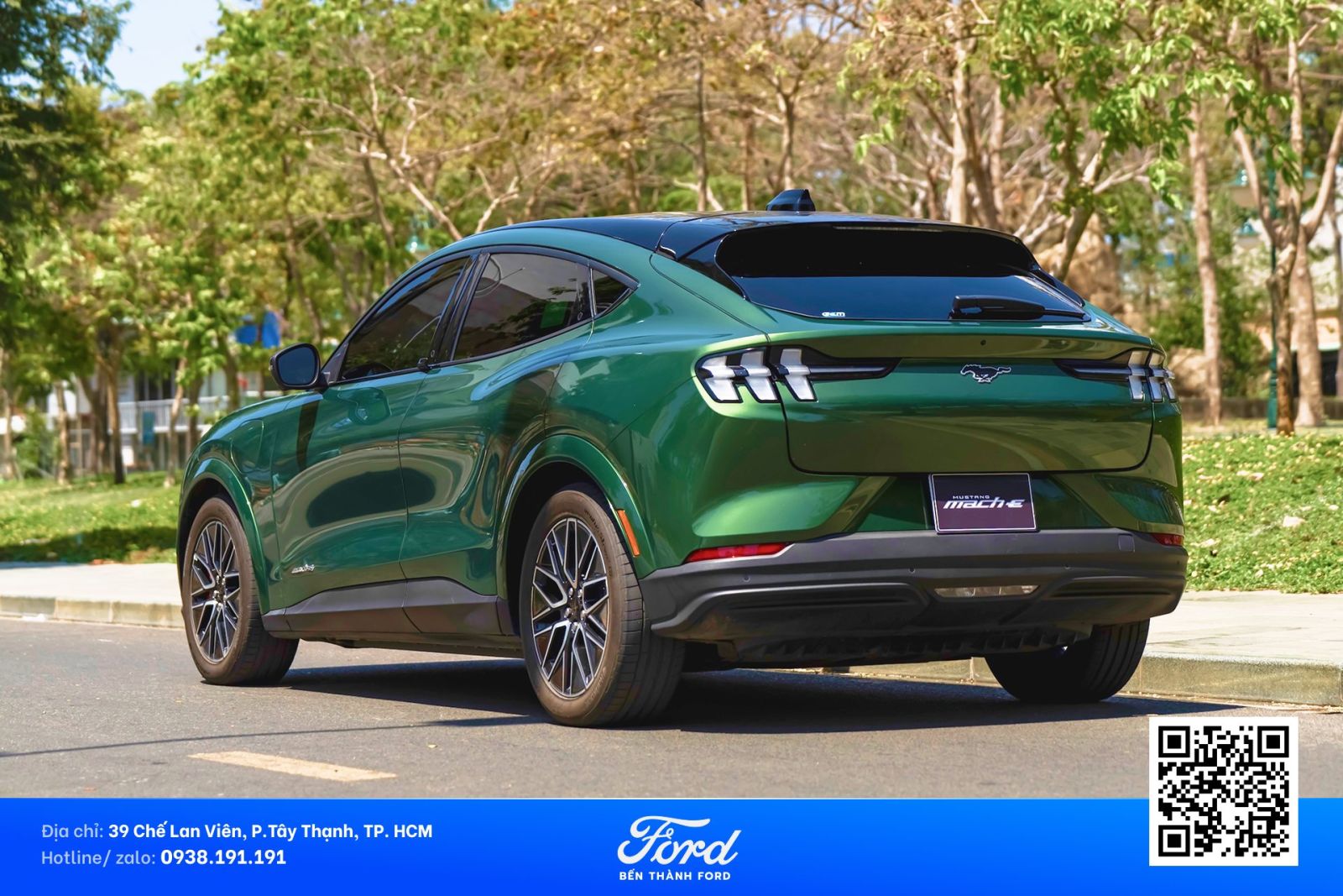 Mustang Mach-E màu xanh thời thượng 2026