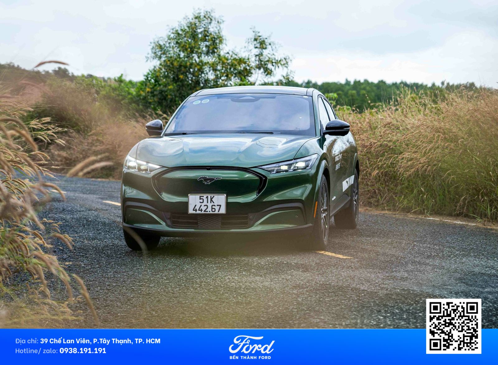 Ngoại thất Mustang Mach-E màu xanh