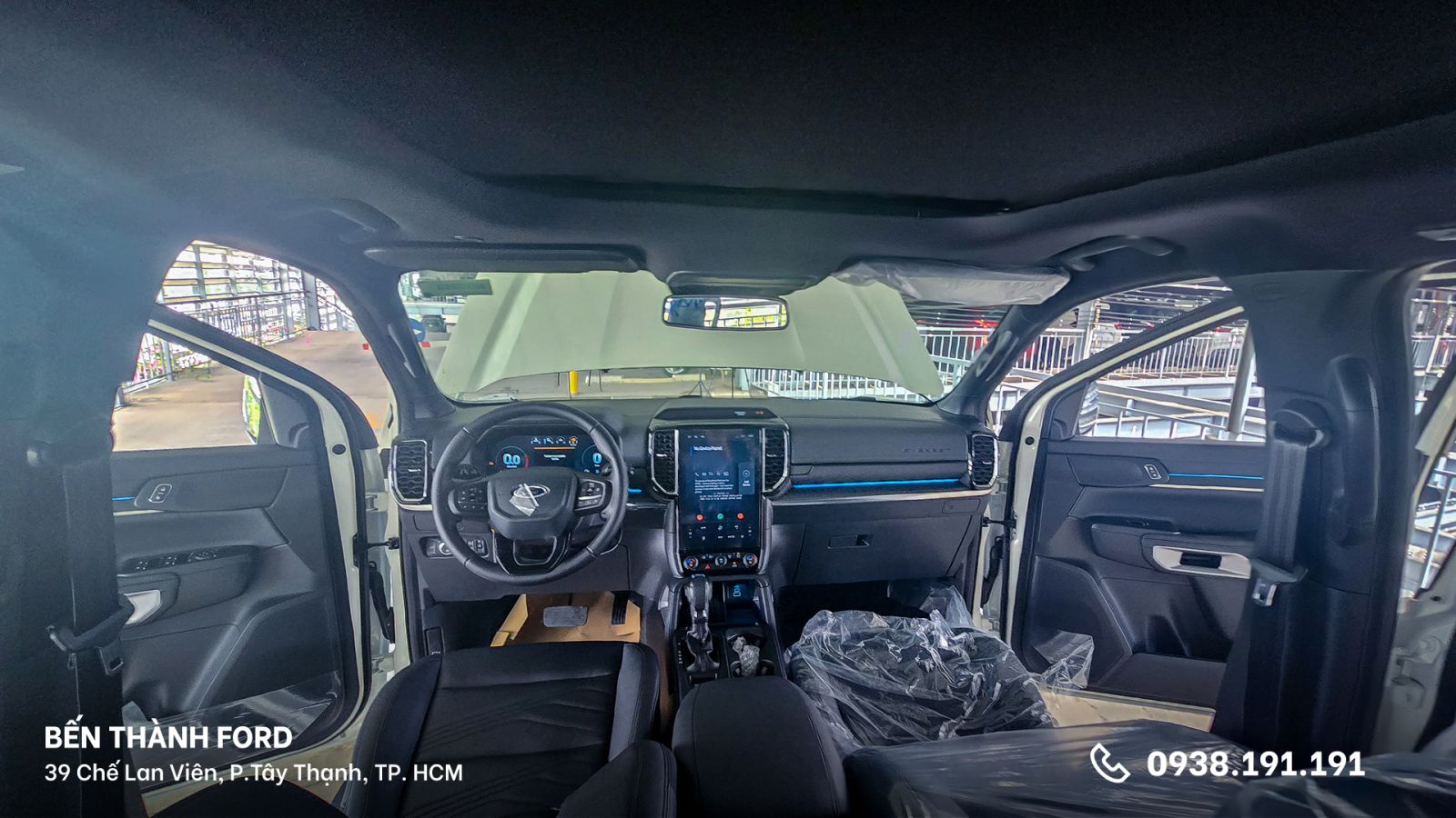 Nội thất Everest Titanium 2.0L AT 4x2