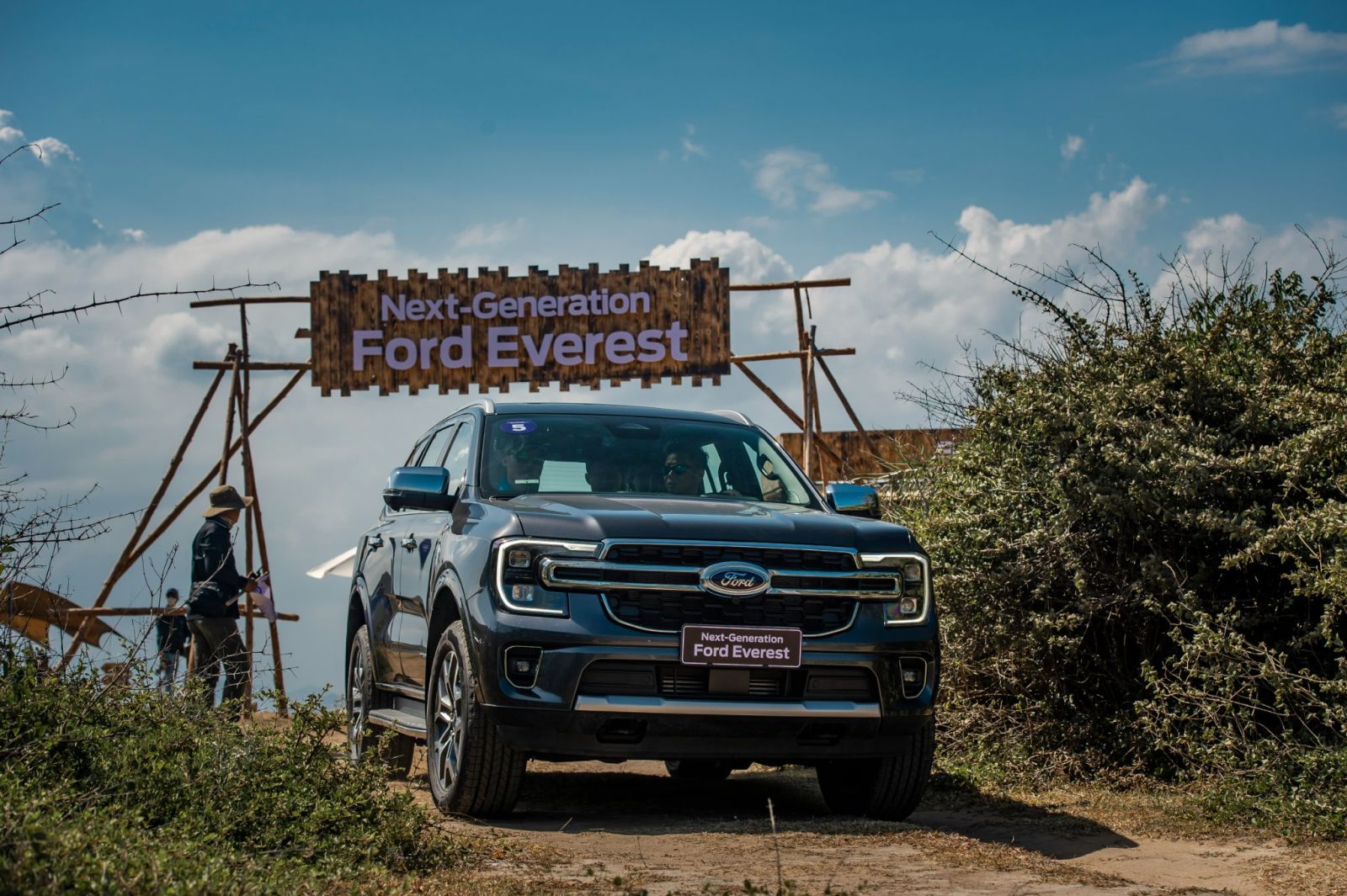 Phiên bản Titanium 2026 hỗ trợ lái