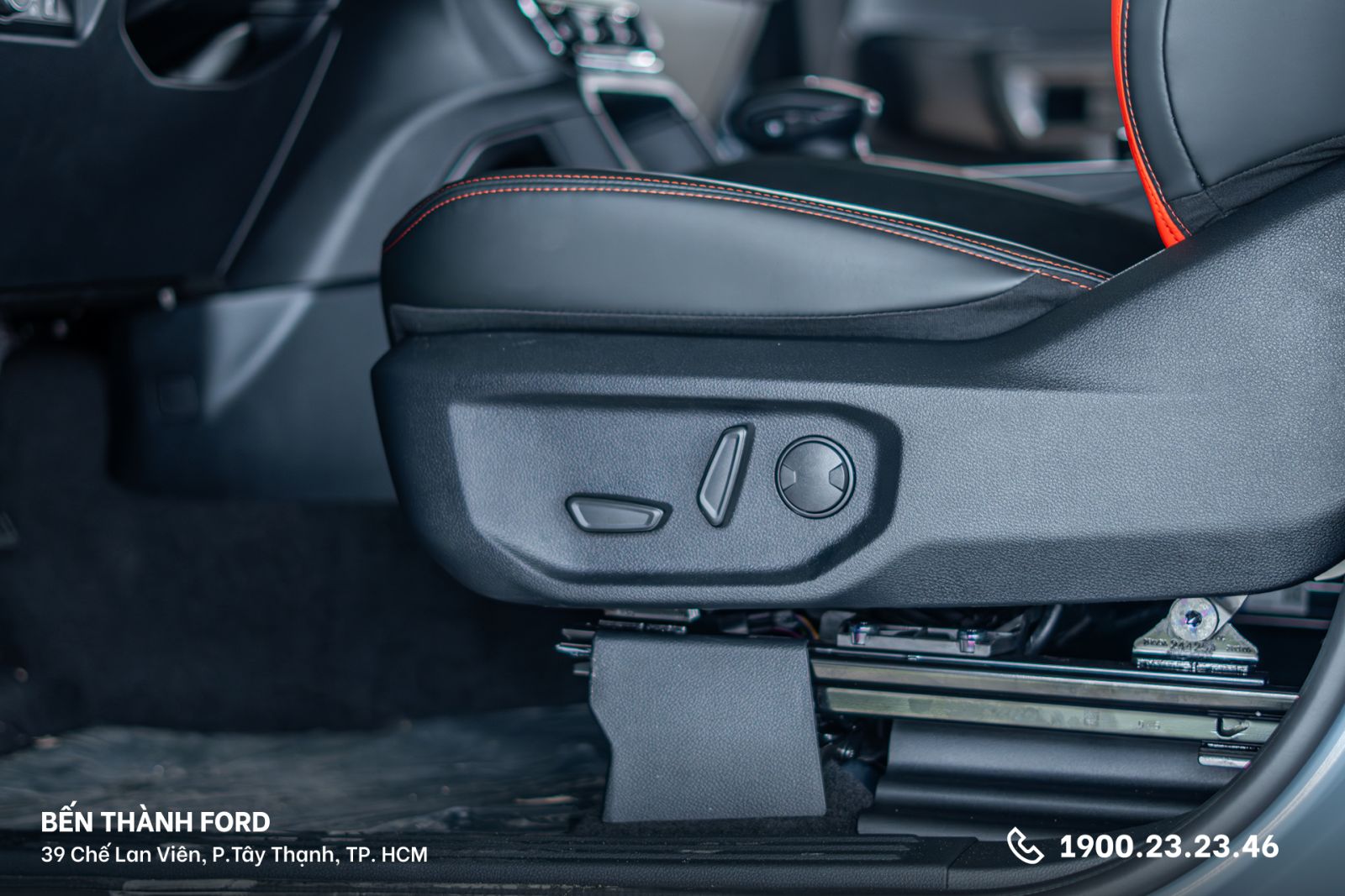 Ghế lái chỉnh điện của Ford Ranger Raptor Thế hệ Mới