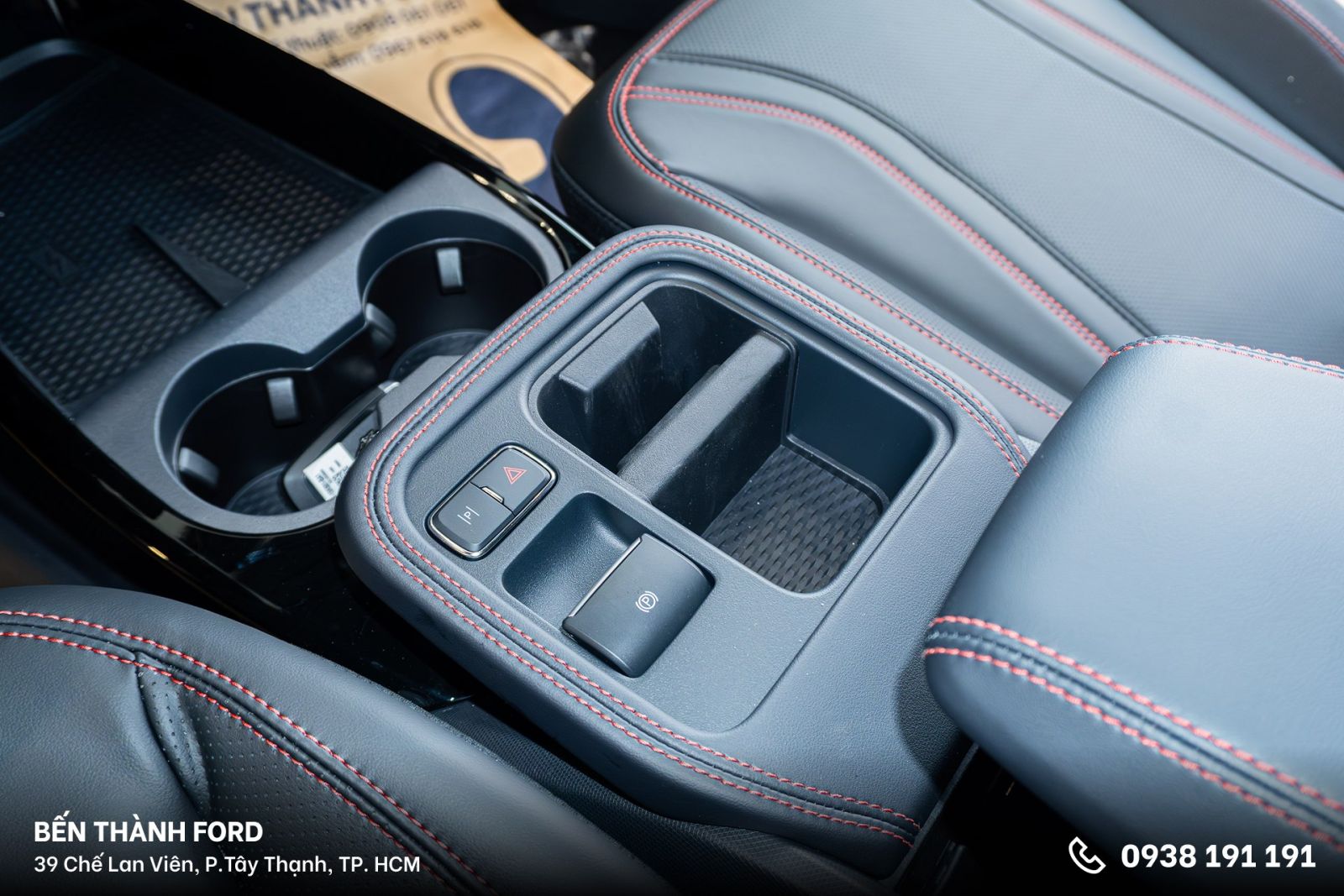 Khoang trung tâm hàng ghế trước Mustang Mach-E